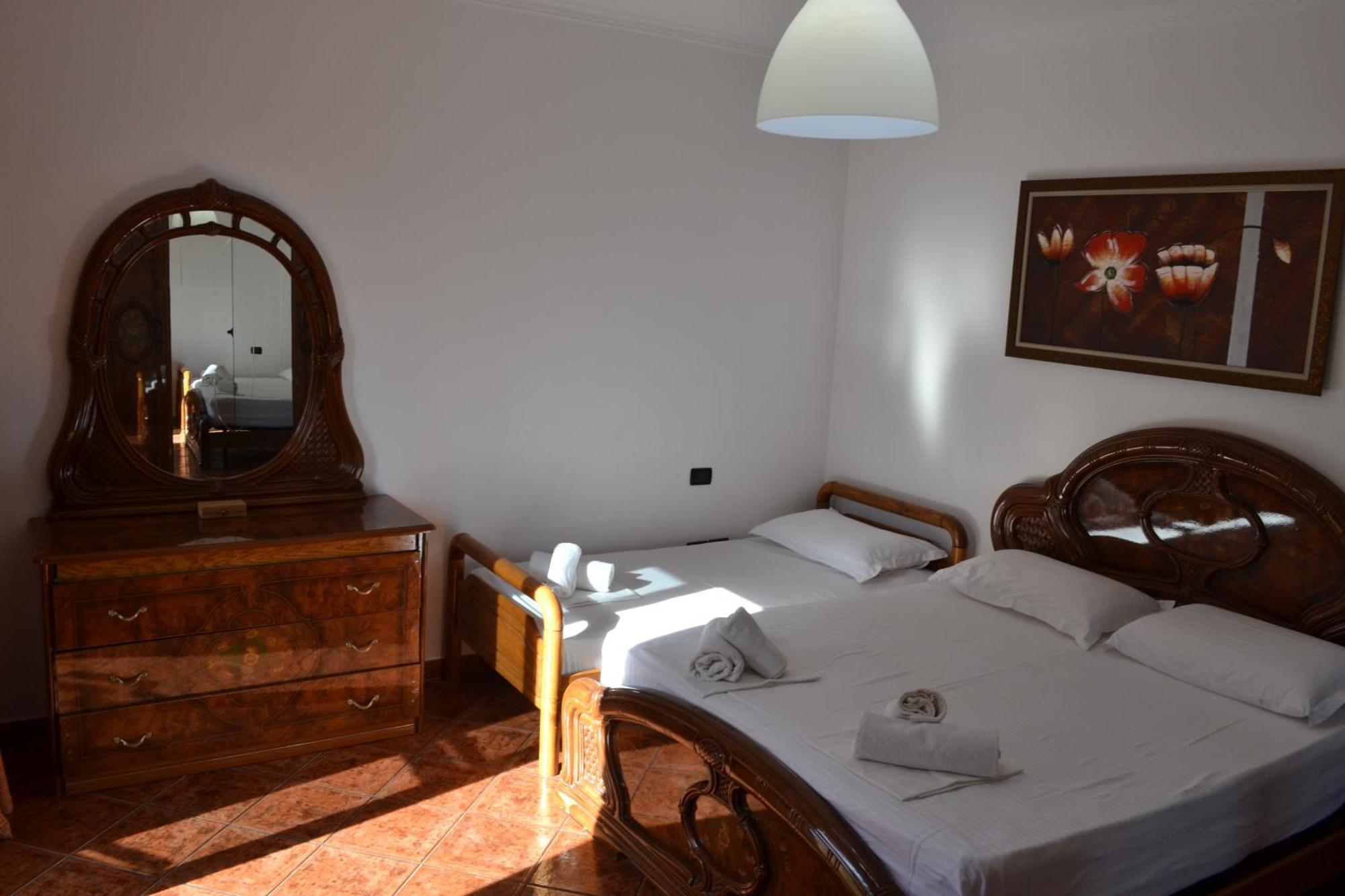 5 Bedrooms In Wlora