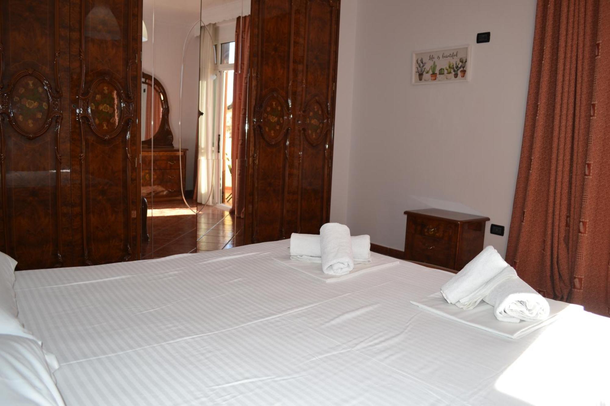 5 Bedrooms In Wlora