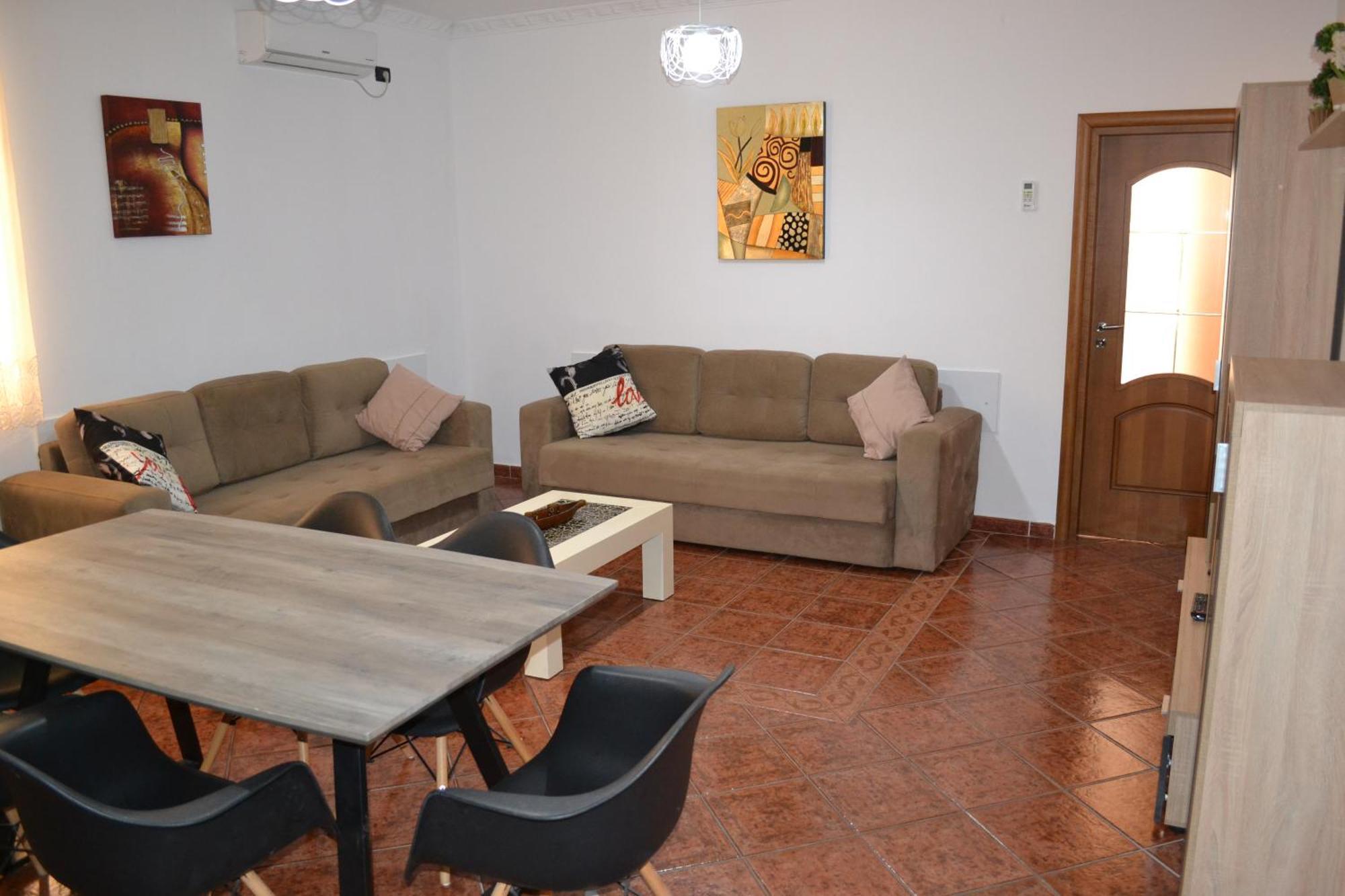 5 Bedrooms In * Wlora