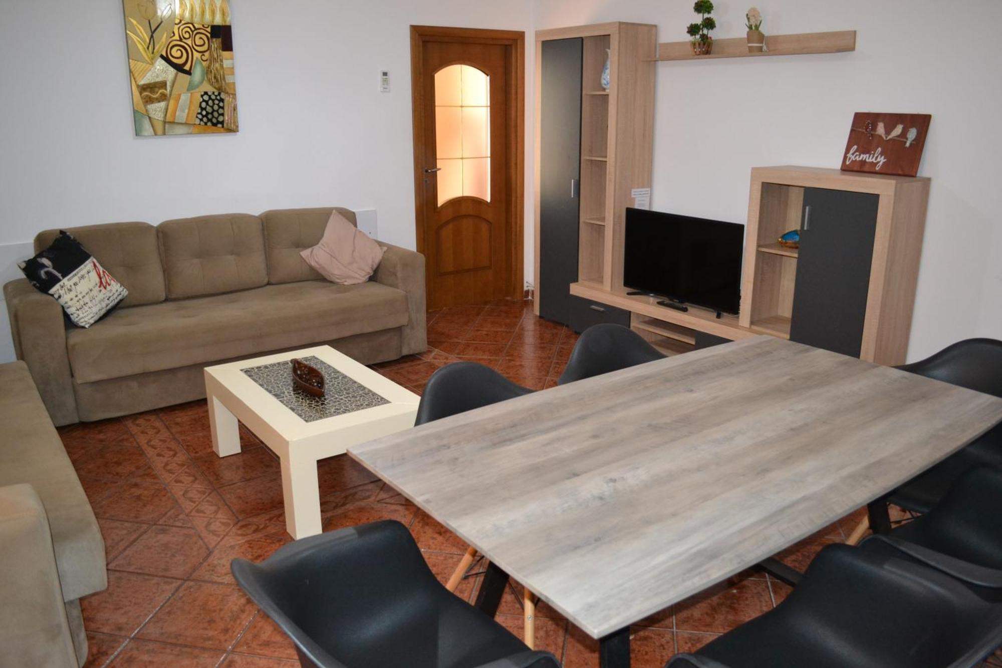 5 Bedrooms In * Wlora