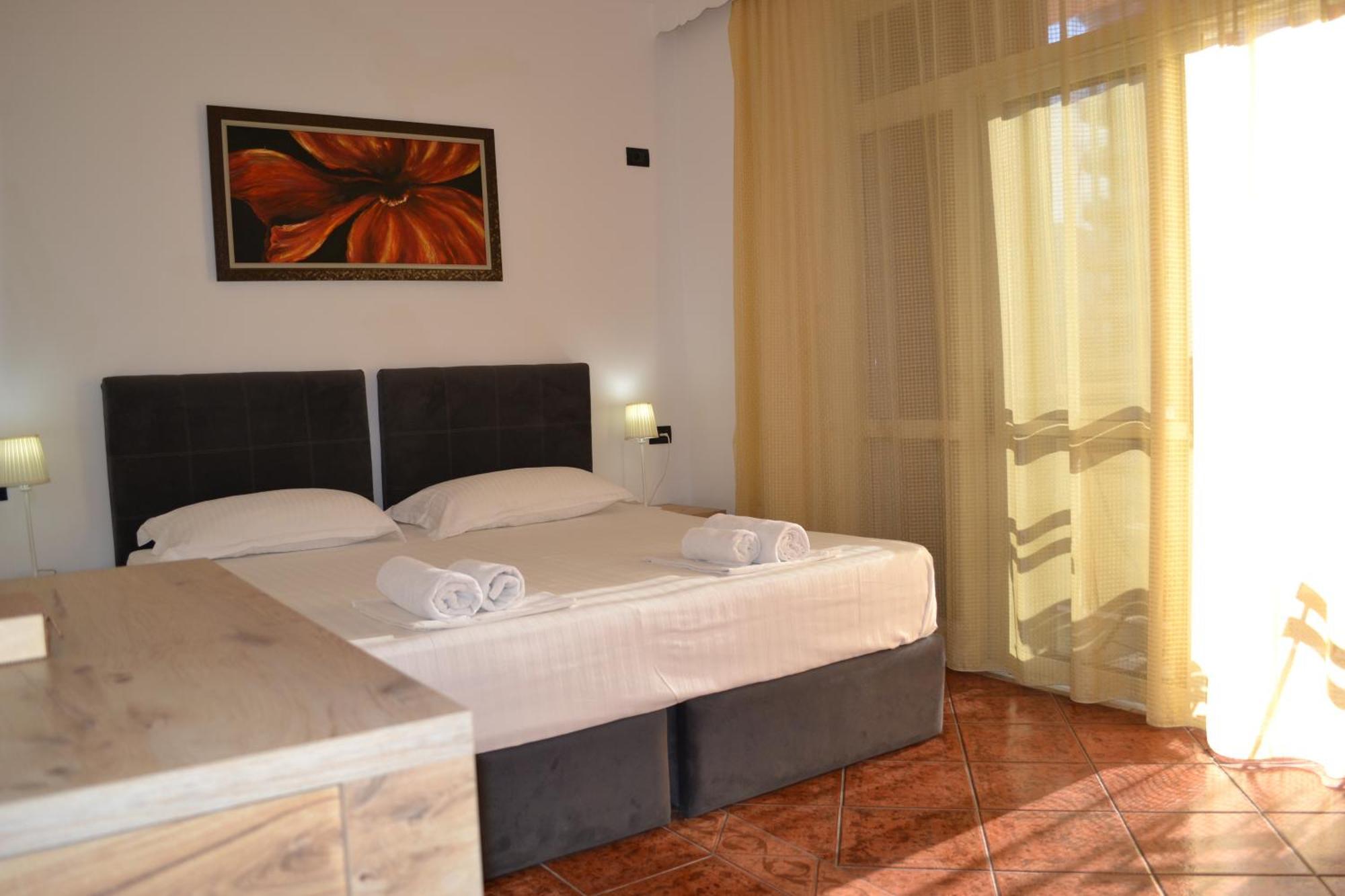 5 Bedrooms In * Wlora