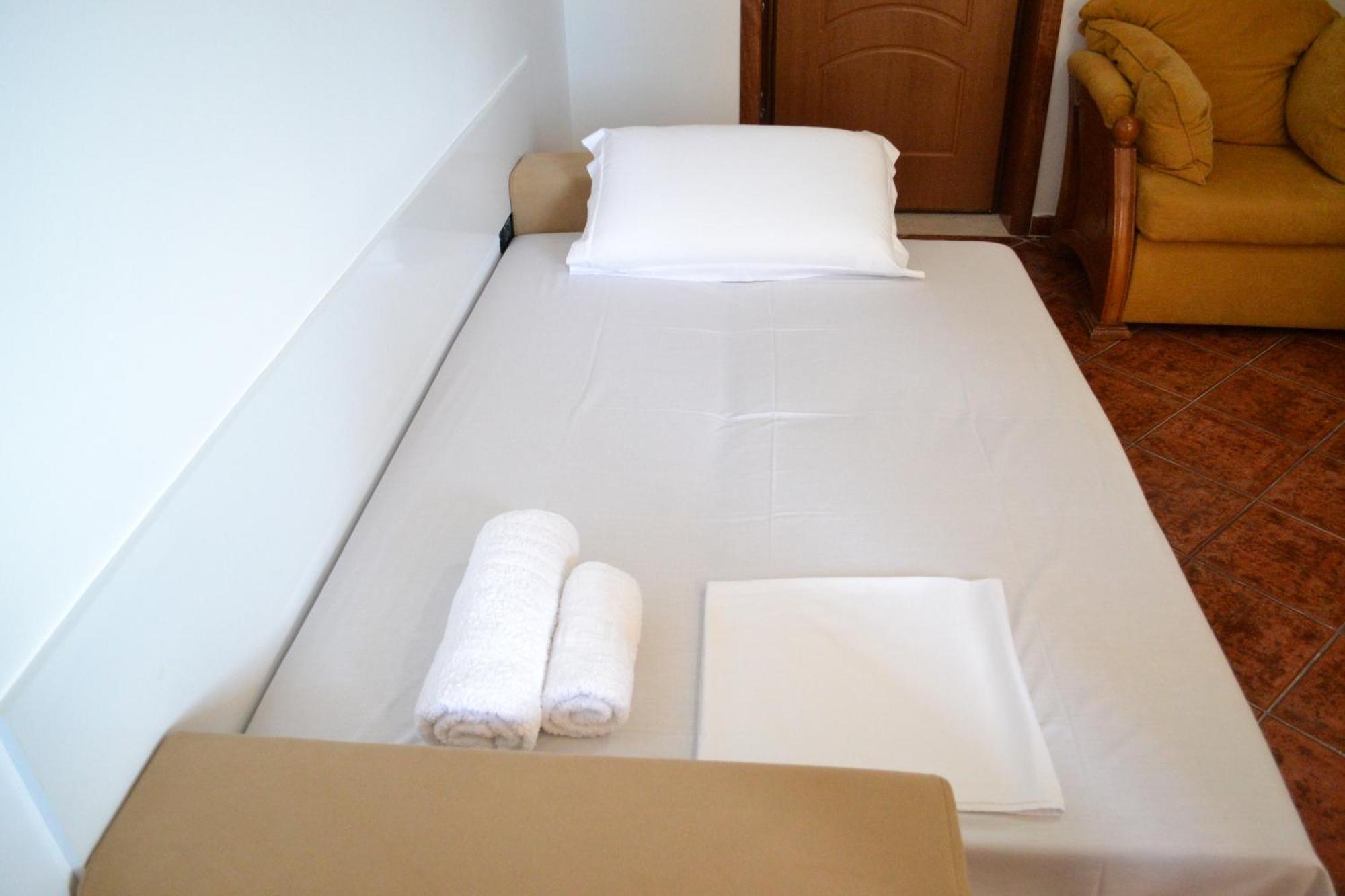5 Bedrooms In Apartament Wlora